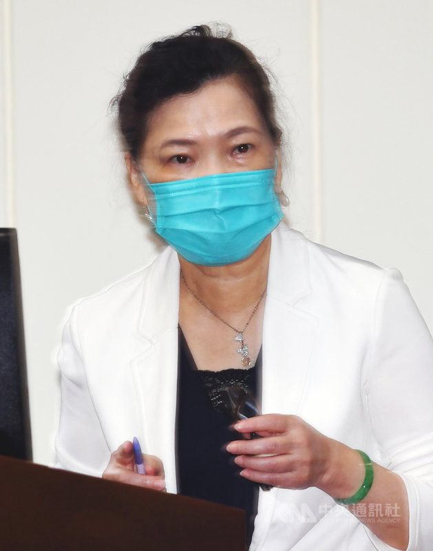 經濟部長王美花(圖)6日在立法院備詢時,對立委關切美國要求台積電等業者提供機密資料一事表示,企業會自行斟酌,不會傷害股東與客戶權益,政府一定跟產業站在一起。中央社記者施宗暉攝 110年10月6日