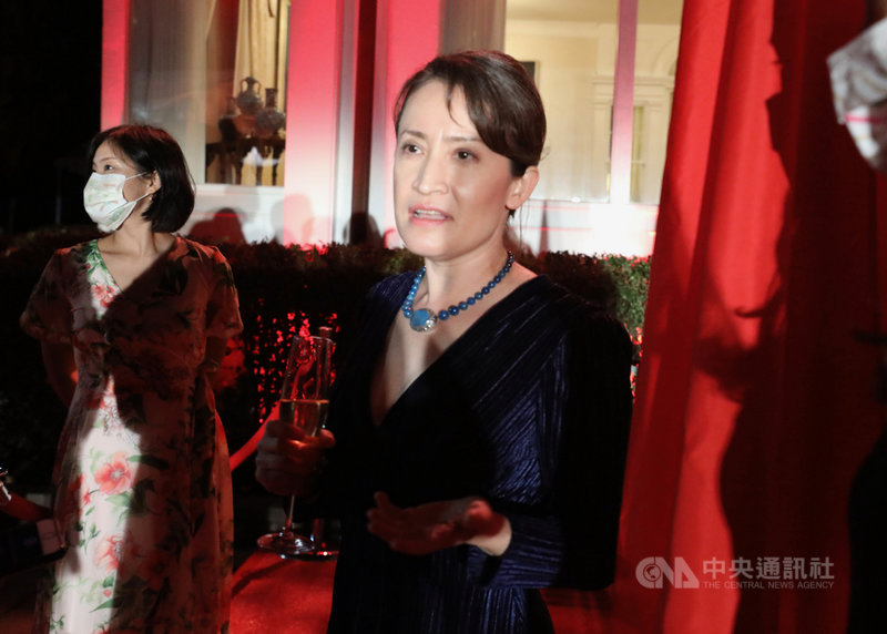 駐美代表處美東時間6日在雙橡園舉行雙十國慶酒會。駐美代表蕭美琴表示,與美方溝通一直很順暢,第一時間各種訊息交換,美方對台灣的支持堅若磐石。中央社記者徐薇婷華盛頓攝 110年10月7日
