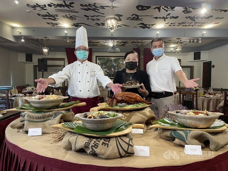 振興五倍券8日開放使用,花蓮理想大地渡假飯店推出4道迎冬進補風味料理,提供民眾使用振興五倍券消費。中央社記者張祈攝 110年10月8日