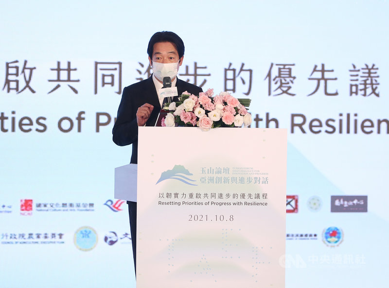 「2021玉山論壇:亞洲創新與進步對話」8日在台北舉行,副總統賴清德下午出席「亞洲前瞻圓桌對話:以韌實力重啟共同進步的優先議程」並致詞。中央社記者裴禛攝 110年10月8日