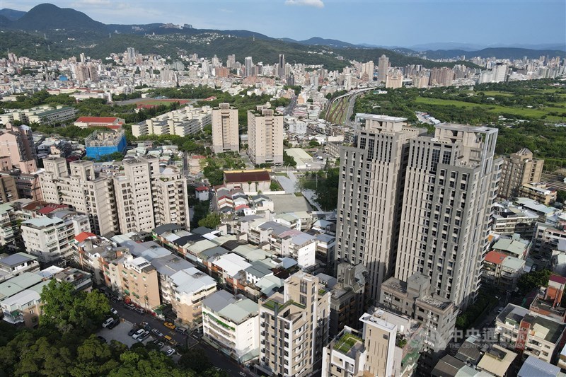 各部會攜手端出健全房地產方案,房價上漲之勢仍未見停歇。(中央社檔案照片)