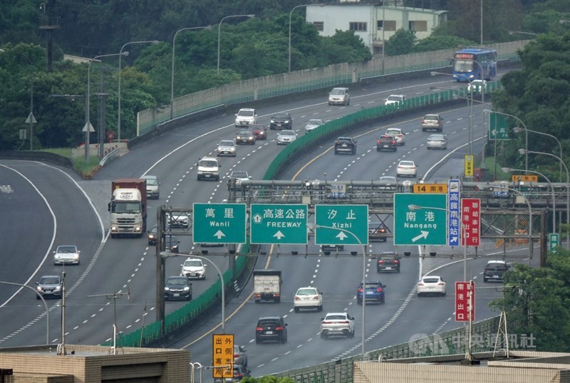 高速公路局預測,國道10日將有不少出遊車潮,15處路段易塞車。(中央社檔案照片)
