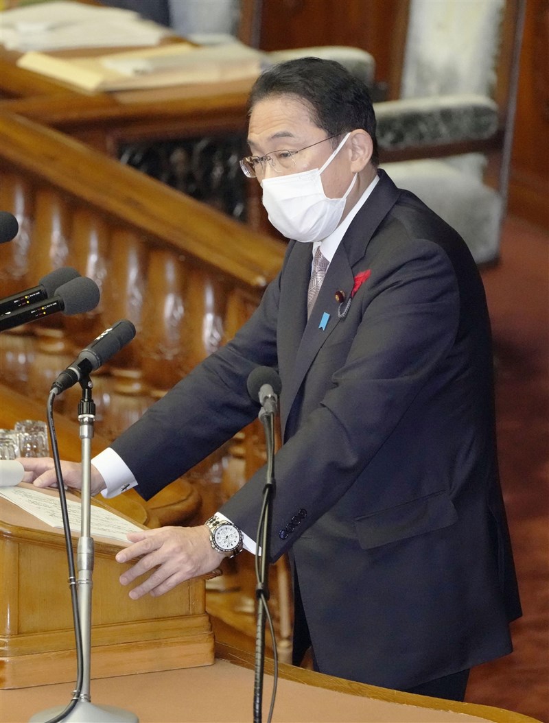 日本首相岸田文雄(圖)11日對國會表示台灣是重要夥伴,將尋求深化雙方關係並持續密切關注台灣周邊局勢。(共同社)