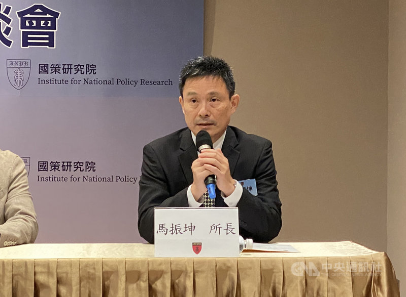 國防大學中共軍事事務研究所所長馬振坤(圖)12日在國策研究院舉辦的座談會中分析,當前台海軍情「兵凶而無戰危」,預料2022年中共20大前,共軍會持續以機艦擾台方式加大對台軍事壓迫,但並無升高緊張局勢至武裝衝突意圖。中央社記者賴言曦攝 110年10月12日