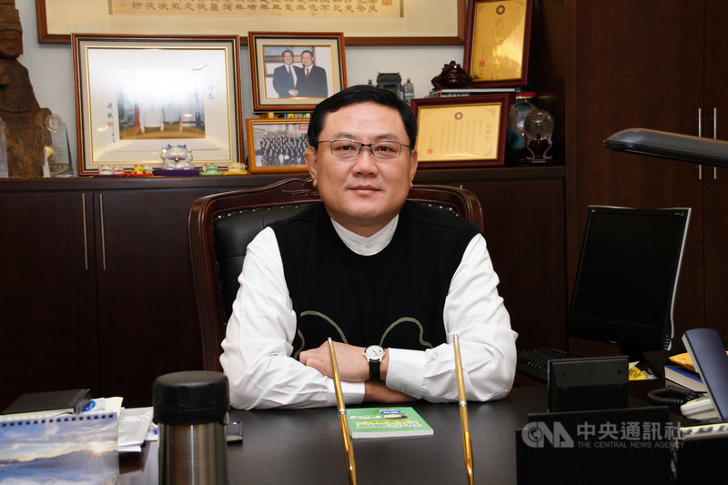 九太科技集團董事長沈會承續任超級籃球聯賽(SBL)球團委員會召集人,他12日除祝福2個新興職籃聯盟有好發展外,也指出SBL會堅守半職業崗位,持續培育籃壇新秀。(SBL球團委員會提供)中央社記者黃巧雯傳真 110年10月12日
