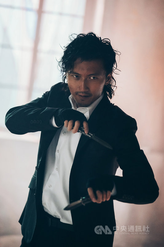 港星謝霆鋒(圖)在電影「怒火」中與甄子丹上演善惡大對決,謝霆鋒受訪時透露,「很多動作場面真的對我來說是生死關頭,這些我真的還不敢拿自己的生命當作賭注,跟不熟的導演拍。」(華映提供)中央社記者王心妤傳真 110年10月12日