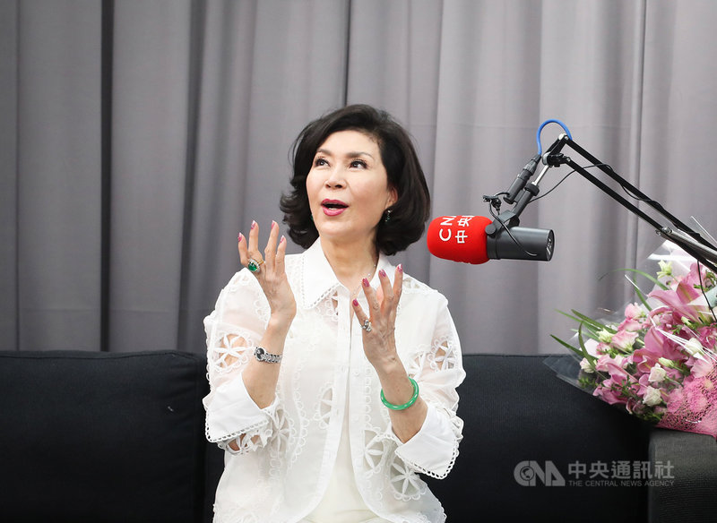 「最美麗的主持人」白嘉莉返台定居一年多,日前受邀擔任錄製中央社Podcast節目「特派談新事」嘉賓,透露下一步計畫是環島走透透。中央社記者裴禛攝 110年10月13日