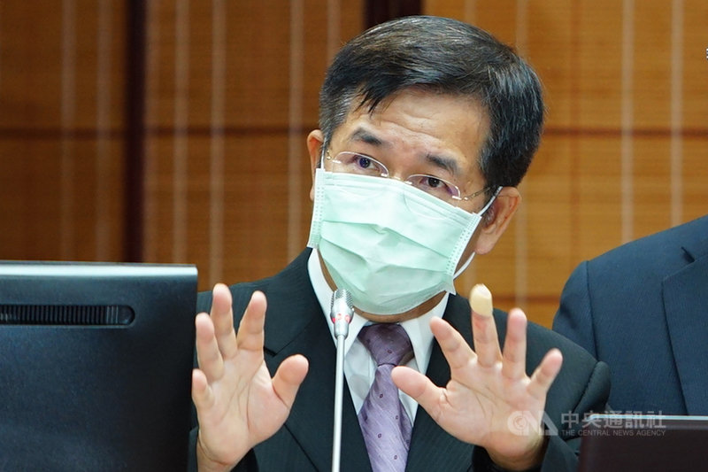 採用「公版模組」的學習歷程學校平台,日前因人員操作失誤,導致3台硬碟檔案遺失。教育部長潘文忠13日指出,遺失檔案可能有3種樣態,會請一一盤查確認,務必沒有任何遺漏。中央社記者王騰毅攝 110年10月13日