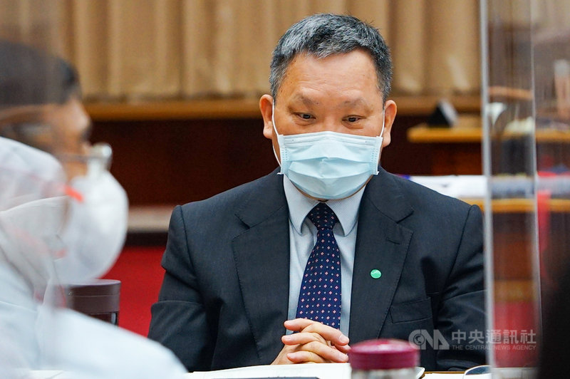 近期台股持續走跌,財政部長蘇建榮13日在立法院表示,國安基金14日將召開第3季例會,會討論台股走勢,並密切關注相關因素。中央社記者王騰毅攝 110年10月13日