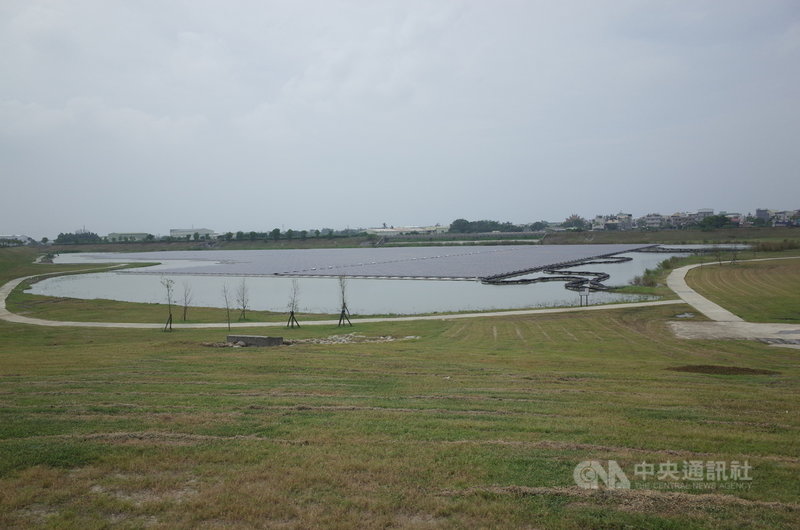 高雄典寶溪D區滯洪池第2期工程,因地價稅問題延宕,經立委邱志偉協調後,高雄市稅捐稽徵處同意調降地價稅,並決議由地主台糖繳納;高市水利局已經展開發包作業,最快110年底動工,112年初完工啟用。(邱志偉辦公室提供)中央社記者蔡孟妤傳真 110年10月13日