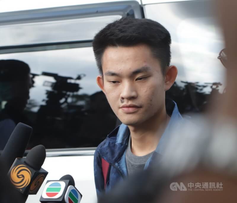 據報導，觸發香港「反送中」運動的關鍵人物、台灣殺人案嫌犯陳同佳出獄3年至今居於深山。圖為陳同佳2019年10月23日在港刑滿出獄。（中央社檔案照片）