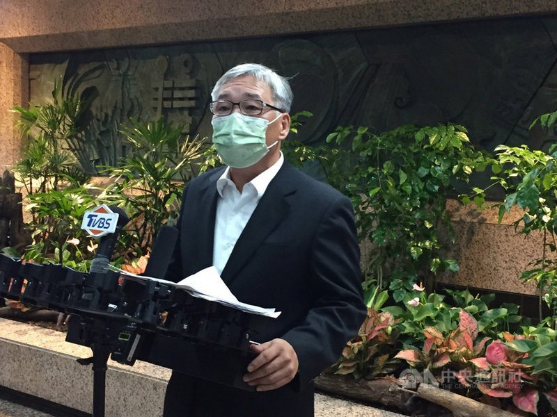農委會輔導處長陳俊言14日表示,斗南鎮農會賄選理事解除職務一案是依法行政,且將修農會法加重刑責,杜絕認罪協商續任職務空間存在。中央社記者楊淑閔攝 110年10月14日