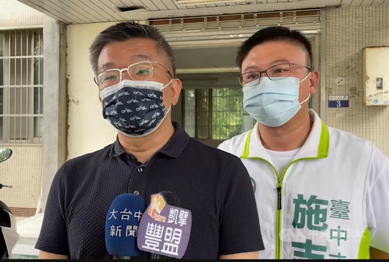 台中第2選區台灣基進立委陳柏惟罷免案倒數,立法院副院長蔡其昌(左)14日表示,罷免制度的設計,不是建立在理念不同就要罷免人家。(蔡其昌服務處提供)中央社記者趙麗妍傳真 110年10月14日