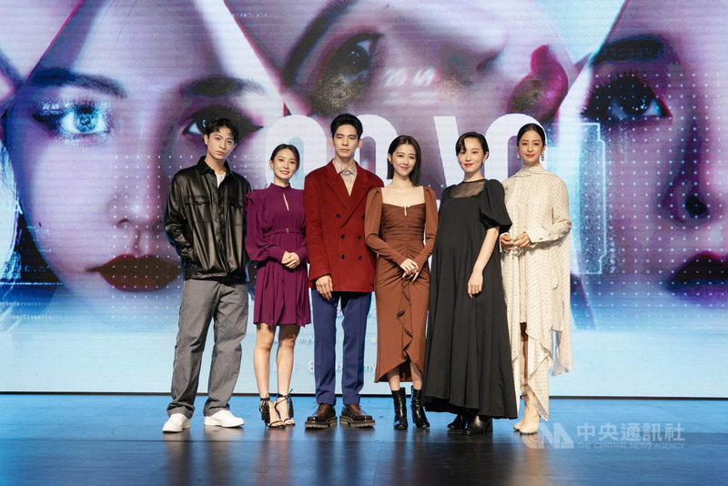 影集「2049」劇組14日舉辦首映記者會,演員莫允雯(右起)、林子熙、邵雨薇、林柏宏、李亦捷、呂晉宇共同出席。(瀚草影視提供)中央社記者葉冠吟傳真 110年10月14日