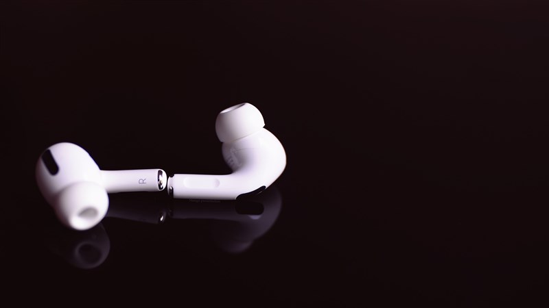 華爾街日報引述知情人士報導,蘋果公司正在研究讓其藍牙耳機AirPods變成健康裝置,具備助聽器、量測體溫和提醒姿勢等功能。(圖取自Pixabay圖庫)