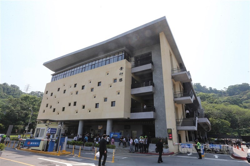 檢廉獲報,台北市殯儀館員工涉嫌收受禮儀業者賄賂。台北地檢署13日約談19名被告,檢察官訊後諭令公務員及業者新台幣3萬元至6萬元不等金額交保。圖為台北市第二殯儀館。(中央社檔案照片)