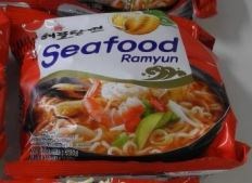 韓國知名泡麵「農心海鮮湯麵」日前在愛爾蘭被驗出違法農藥,2批號全面回收。(圖取自愛爾蘭食品安全局網頁fsai.ie)
