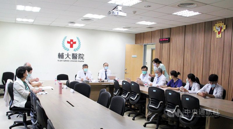 輔大醫院多位高階主管參與和耶穌聖嬰醫院的線上會談。(輔仁大學醫院提供)中央社記者黃雅詩梵蒂岡傳真 110年10月15日