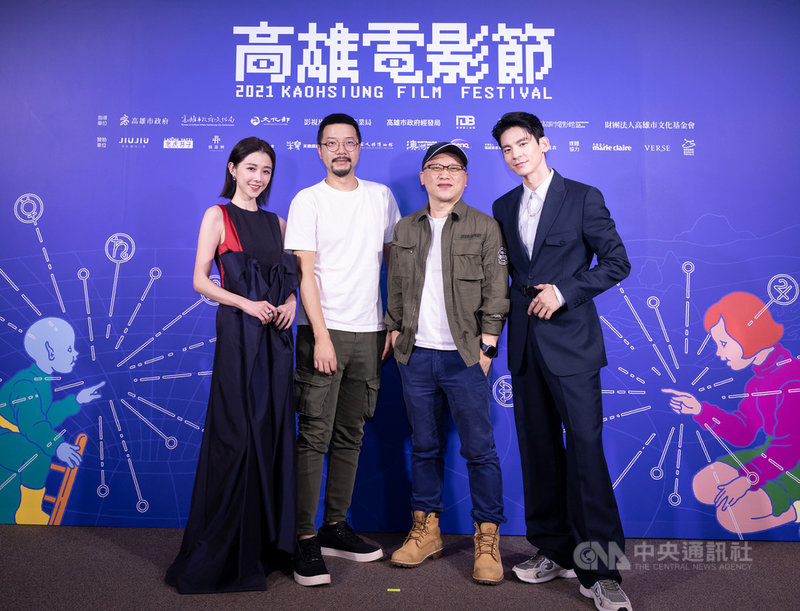 電視劇「2049:完美預測」16日在2021高雄電影節獻映,演員邵雨薇(左起)、導演許立達、製作人湯昇榮、演員林柏宏出席受訪,分享拍攝點滴。(高雄電影節提供)中央社記者王心妤傳真 110年10月16日