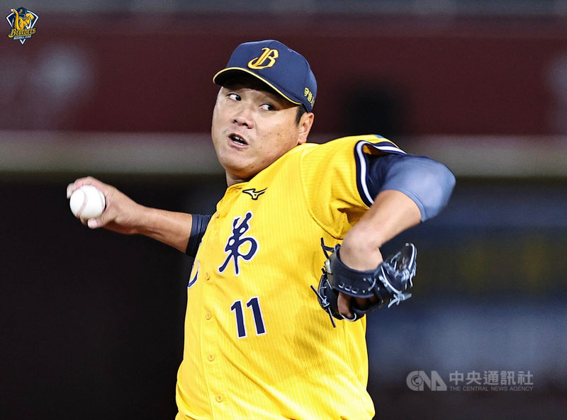 中職中信兄弟隊下週洋投將歸隊,本土投手廖乙忠(圖)屆時將續留一軍,總教練林威助16日指出,廖乙忠可擔任長中繼、分擔局數,必要時也能頂替先發,角色多元。(中信兄弟提供)中央社記者謝靜雯傳真 110年10月16日