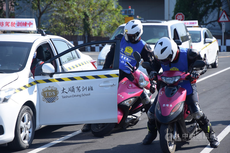 根據交通部委外研究發現,參加駕訓班民眾的違規風險、肇事風險都比未參訓者降低20%以上。(公路總局提供)中央社記者余曉涵傳真 110年10月16日