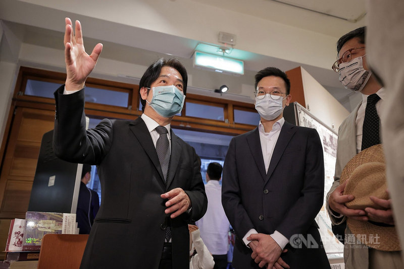 副總統賴清德(左)17日出席「文協百年活動」。(總統府提供)中央社記者葉素萍傳真 110年10月17日