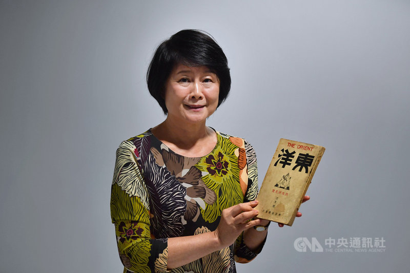 國家文化藝術基金會董事長林曼麗18日接受中央社記者專訪,提及她在1921年日本出版雜誌「東洋」中看見台灣雕塑家黃土水寫的文章,可以感受到黃土水熱愛台灣的真心。中央社記者王飛華攝 110年10月18日
