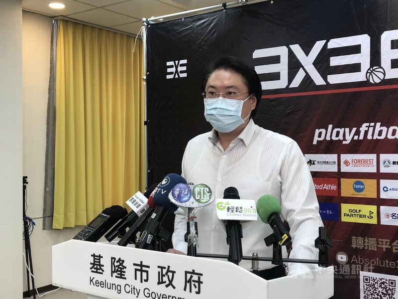 對於北北基整併,基隆市長林右昌(圖)19日表示,台北市長柯文哲和新北市長侯友宜是全台最有權、最有勢、最有資源的人,「該適時放手就適時放手,不要什麼東西都要捏在自己的手上」,這對民眾不一定是最好。中央社記者王朝鈺攝 110年10月19日