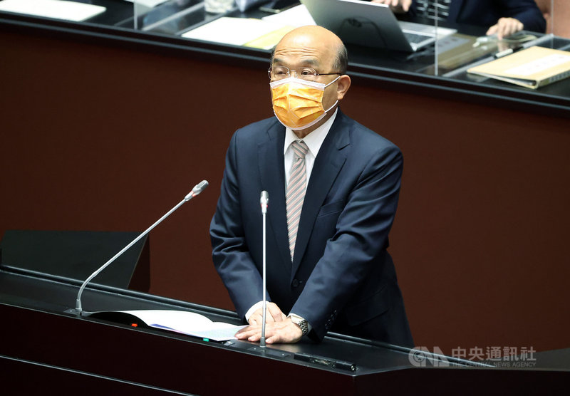 行政院長蘇貞昌19日赴立法院提出「111年度中央政府總預算案」報告;在送達立法院的書面報告中,蘇貞昌表示,行政團隊將持續努力,確保國家安全、社會安定、人民安心,讓台灣永續發展。中央社記者鄭傑文攝 110年10月19日