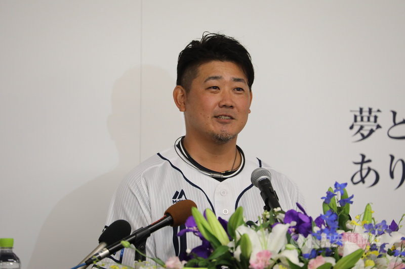 松坂大輔19日在引退記者會上說，決定引退最大原因是健康因素，有時痛到睡不著，身心狀態都差。中央社記者楊明珠東京攝 110年10月19日