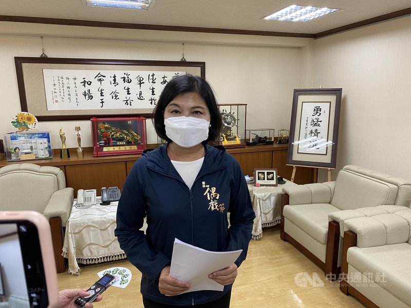 配合振興五倍券,雲林縣府推出雲林在地消費滿新台幣500元憑發票回饋10%現金,縣長張麗善20日表示,編列2500萬元回饋金已被兌換一空,將盤整縣府經費,研擬是否能加碼。(雲林縣政府提供)中央社記者蔡智明傳真 110年10月20日