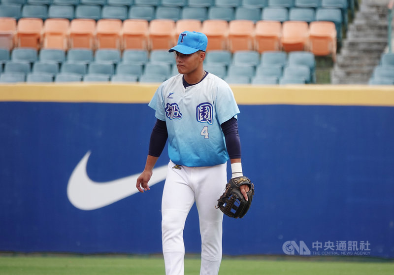 110年全國運動會棒球賽20日在新莊棒球場舉行4強戰,高雄市以1比0拿勝、晉級金牌戰。桃園雖輸球,但陣中二壘手黃勇傳(圖)、游擊手曾子祐的表現獲得高評價。中央社記者謝靜雯攝 110年10月20日