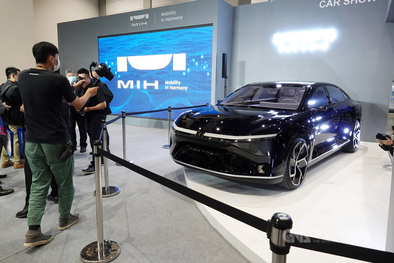 鴻海參與推動的MIH電動車平台聯盟,20日推出Open EV Platform軟體平台,並宣布與安謀(Arm)、微軟(Microsoft)和趨勢科技結盟。中央社記者鄭傑文攝 110年10月20日