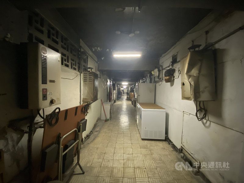 根據消防局資料顯示,北市信維大樓近3年消防安全檢查共計4次,最近1次檢查申報複查結果合格;同時,發放安裝住警器完成率高達98.6%。中央社記者黃麗芸攝 110年10月21日