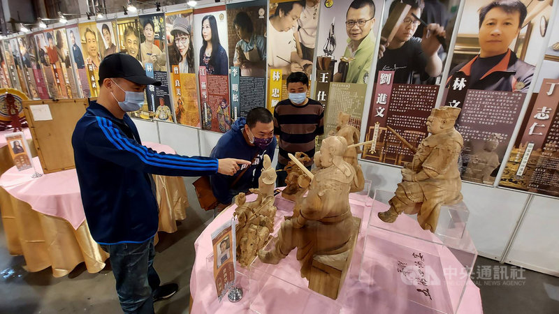 由雲林縣北港鎮工藝坊發起的笨港五湖四海宴傳統工藝展今年首度到台北華山文創園區開宴,現場展出作品近100件,歡迎民眾前往感受傳統工藝之美。(蔡享潤提供)中央社記者姜宜菁傳真 110年10月21日
