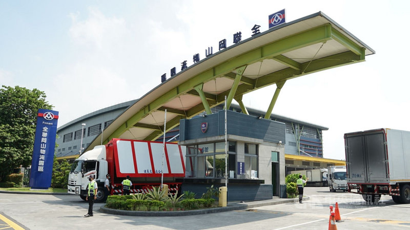 超市大廠全聯實業日前得標高雄本洲產業園區內萬坪土地,將建置全台最大智慧化冷鏈物流中心,滿足消費者對新鮮冷藏及冷凍食品的需求。(高雄市政府提供)中央社記者洪學廣傳真 110年10月22日