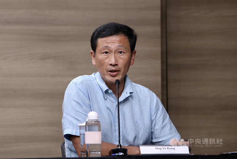 新加坡衛生部長王乙康23日在線上記者會宣布,衛生科學局批准使用中國科興疫苗,將納入全國疫苗接種計畫使用。(新加坡通訊及新聞部提供) 中央社記者侯姿瑩新加坡傳真 110年10月23日