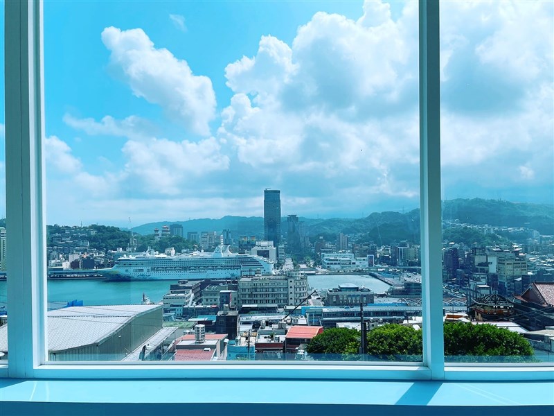 太平青鳥書店窗景。(圖取自facebook.com/bleubook2019)