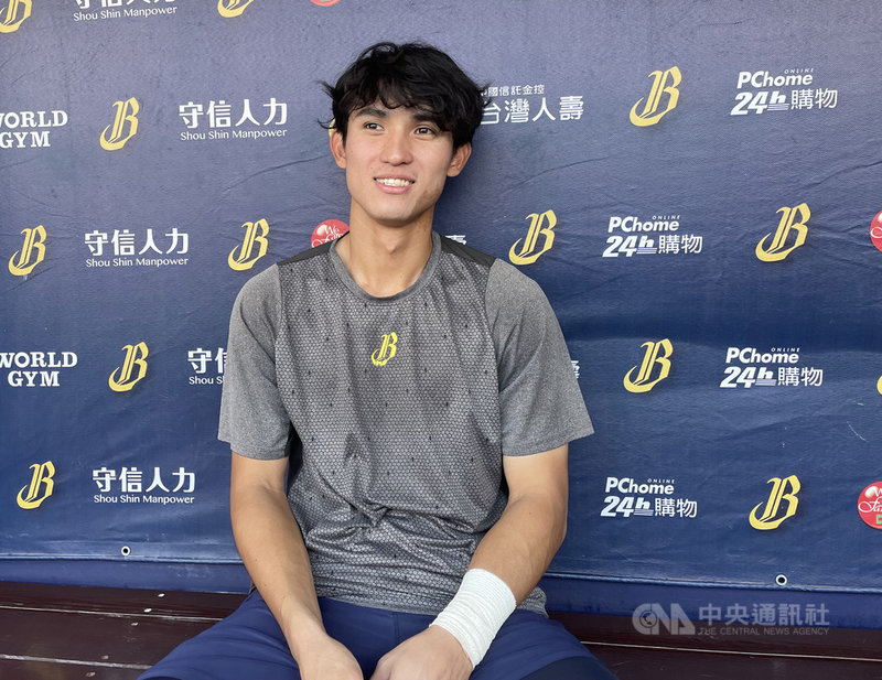 中華職棒中信兄弟隊野手陳文杰10月回到一軍後,慢慢找回打擊好手感,他23日受訪表示,前一陣子的低潮,主因應該是身體的疲勞。中央社記者謝靜雯攝 110年10月23日