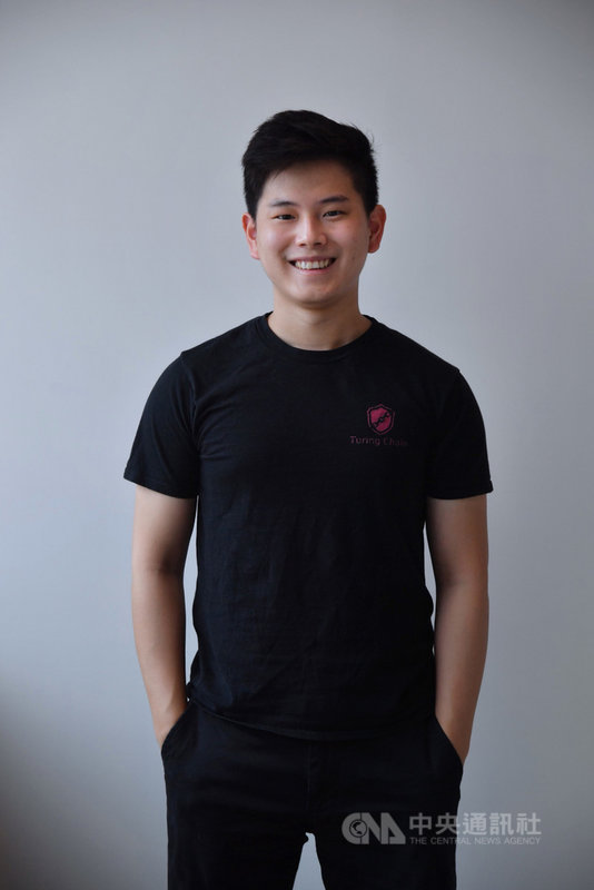 胡耀傑2020年創立台灣圖靈鏈,他受訪表示,比起在既有草原上耕耘,他更喜歡在森林中砍樹、探索未知的感覺。中央社記者王飛華攝 110年10月24日