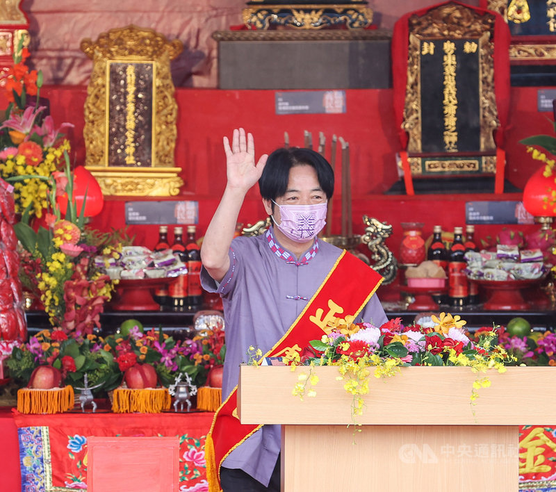 2021台北客家義民嘉年華主祭大典24日登場,副總統賴清德出席並以客語致詞,他說,義民精神就是團結愛鄉愛民的精神,請所有客家鄉親作為帶領台灣團結的力量,一同團結守護台灣。中央社記者鄭清元攝 110年10月24日