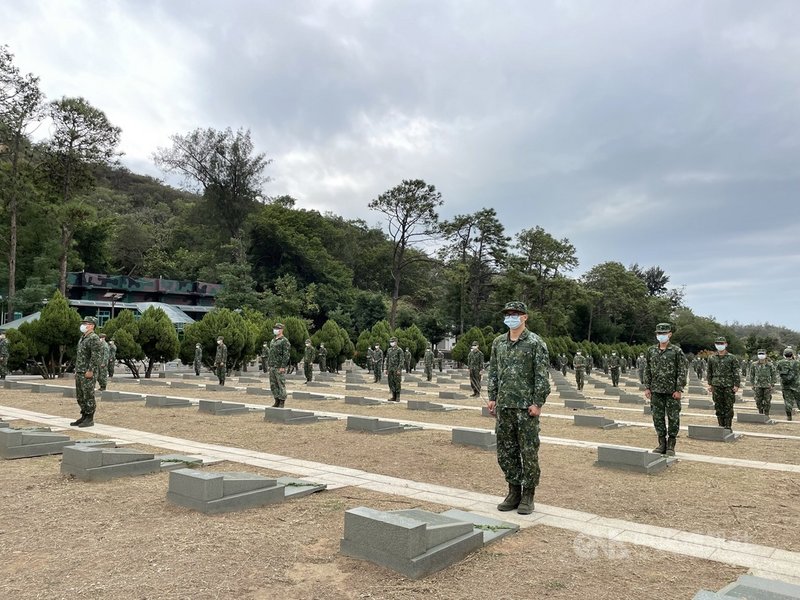 古寧頭戰役72週年紀念日,陸軍金門防衛指揮部25日舉行追思祭祀活動,典禮莊嚴隆重。中央社記者黃慧敏攝 110年10月25日