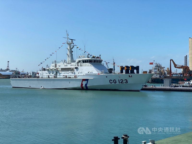海巡署艦隊分署25日舉辦「台中港海巡基地」落成啟用典禮,未來新造艦艇將陸續進駐,使台中港海巡基地成為中部海巡艦艇母港。圖為「金門艦」停泊於台中港海巡基地碼頭。(海巡署艦隊分署提供)中央社記者郝雪卿傳真 110年10月25日