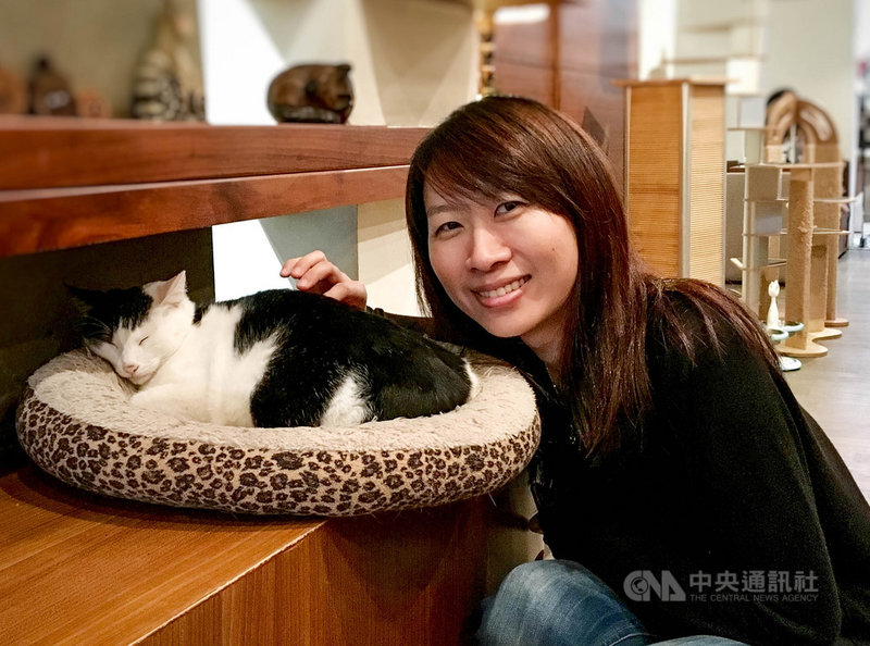 新銳作家顏理謙首部作品「涼家婦女」,以88則極短篇剖析都會男女愛情及人際關係,最近出版發行。(印刻出版提供)中央社記者邱祖胤傳真 110年10月25日