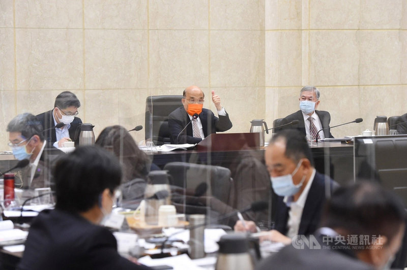 行政院長蘇貞昌25日主持行政院性別平等委員會議時表示,政府擴大不孕症補助,7月起上路2個月內,申請後符合資格的有1萬2000人,同時也增加產檢補助次數和項目,讓孕婦獲得更妥善的照顧。(行政院提供)中央社記者陳俊華傳真 110年10月25日