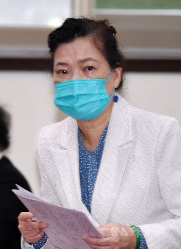 外界關注政府對油價連4漲、物價上漲是否有相關措施,經濟部長王美花(圖)25日在立法院表示,會密切注意,且台灣對油價已有雙重穩定機制,相較於其他國家,這樣的制度看起來最周延。中央社記者施宗暉攝 110年10月25日