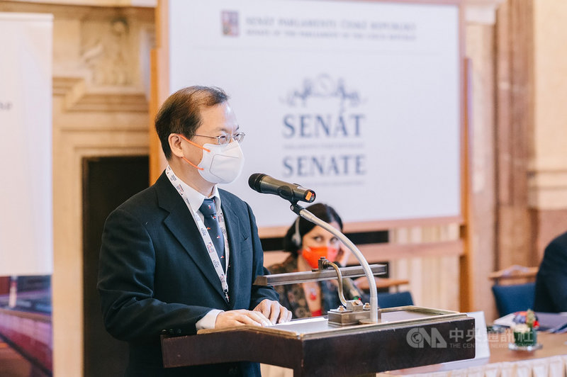 國發會主委龔明鑫感謝捷克各界對台灣的友好及支持,未來可就民主、對抗疫情、供應鏈等共同合作強化韌性。(國發會提供)中央社記者潘姿羽傳真 110年10月26日
