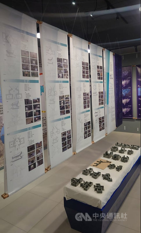 為引領民眾深入馬祖戰地景觀特色與內涵,寓山文化工作室解析國家檔案資料,還原過去馬祖戰地軍力部署,透過島嶼地誌特展讓人理解島嶼戰地景觀發展,展場也呈現各式模型,讓遊客更清楚理解戰地知識。(寓山文化工作室提供)中央社記者邱筠馬祖傳真 110年10月26日