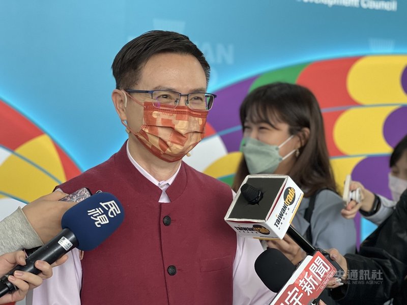 外貿協會董事長黃志芳27日出席2021印度台灣形象展,他指出,印度軟體業在全球數一數二,而台灣具備資通訊實力,兩者結合會擦出更多精彩火花。中央社記者梁珮綺攝 110年10月27日