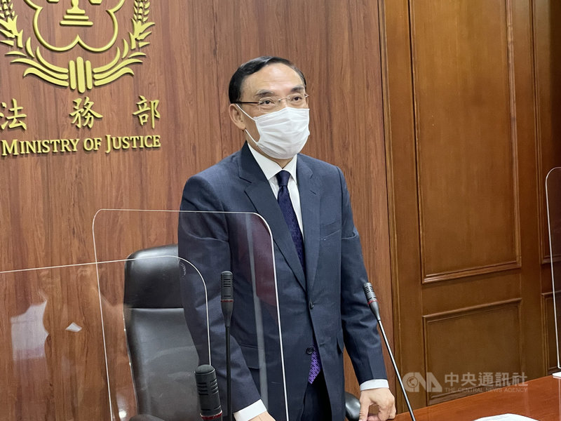前國民黨主席馬英九等人被控三中案涉違證交法,一審判決無罪,法務部長蔡清祥(圖)27日表示,這是台北地檢署起訴的個案,尊重判決不評論,但外界用政治語言去解讀刑案,大可不必,這對民眾法治教育不好。中央社記者劉世怡攝 110年10月27日